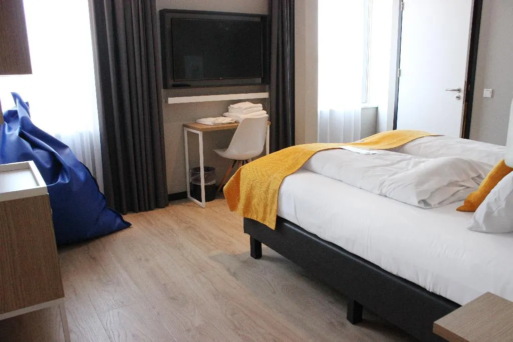 DOUBLE Accessible-Queen Size Bed Room, Holiday Inn - the niu, Dairy Haarlem, Amsterdam