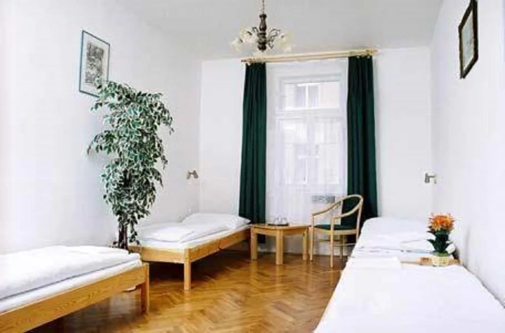 QUADRUPLE STANDARD Room, Pension Prague City, Prague
