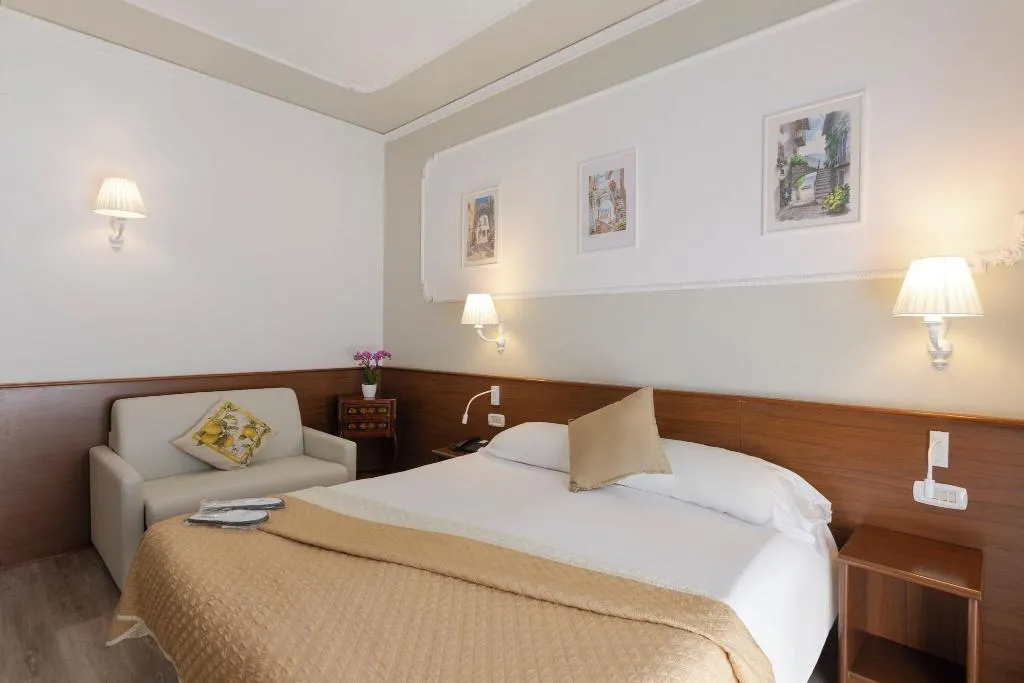 TRIPLE STANDARD Room, Hotel Central, Naples
