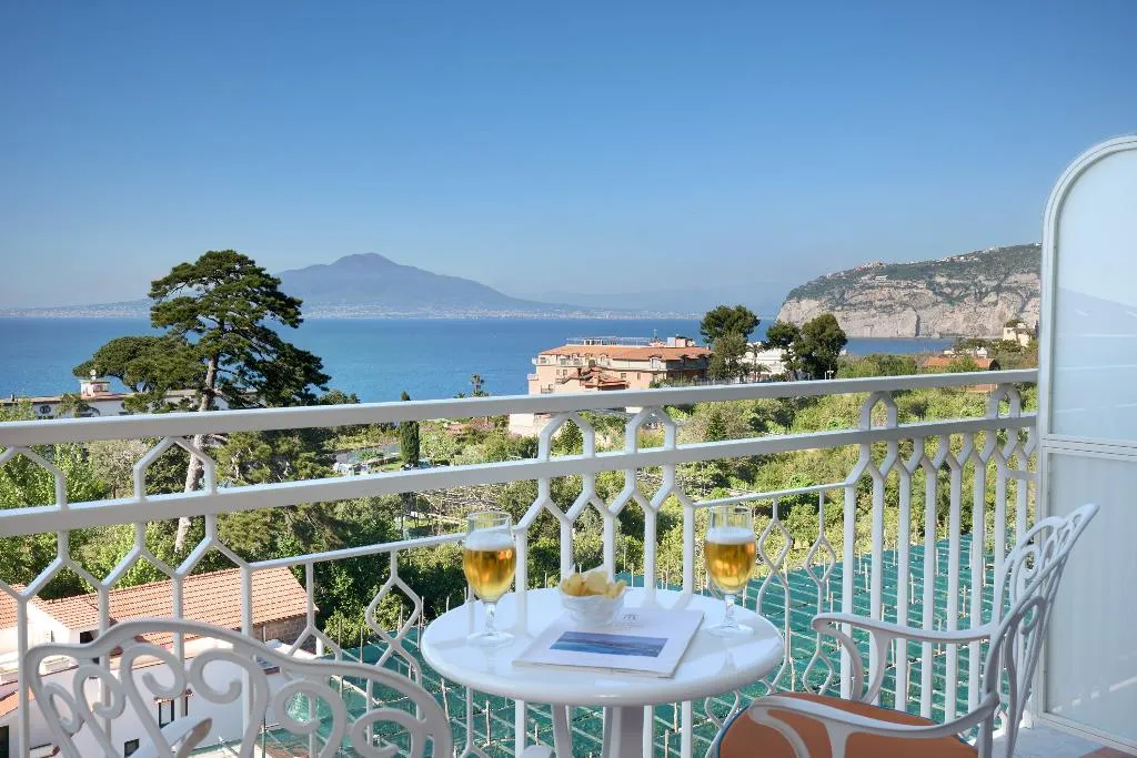 Double or Twin PREMIER SEA VIEW Room, Grand Hotel De La Ville, Naples