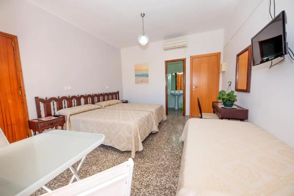 Room, Hostal Santa Eulalia, Ibiza
