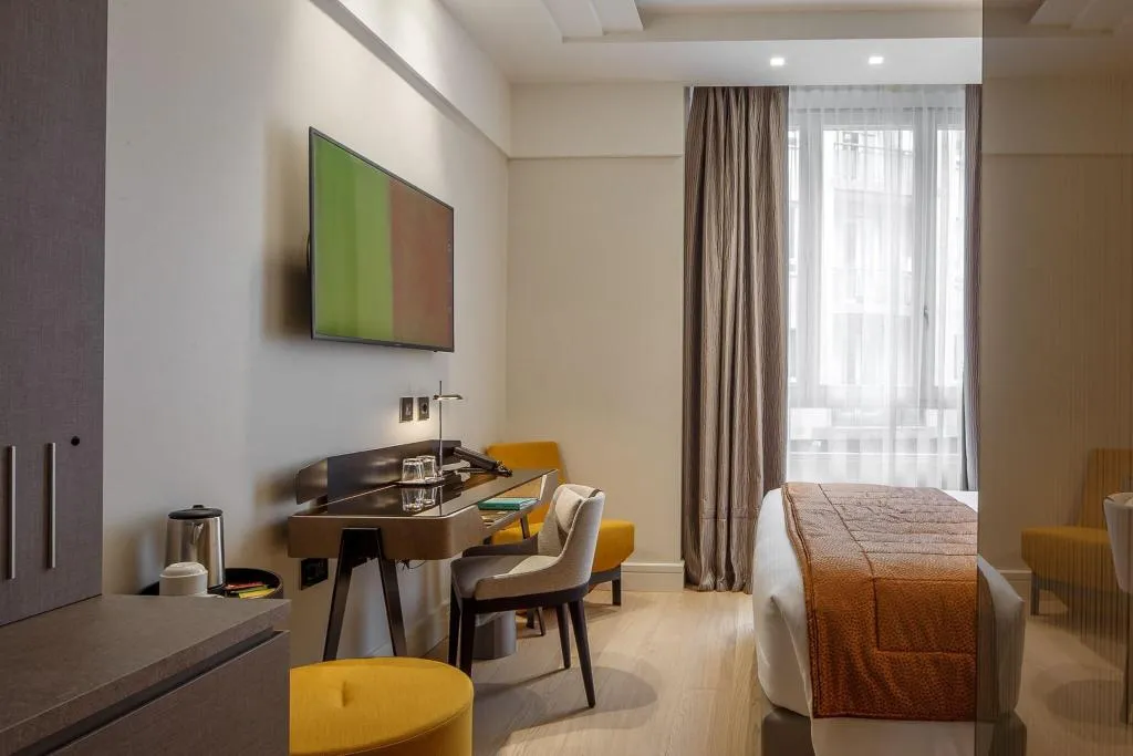 DOUBLE PREMIUM Room, Cavour, Milan