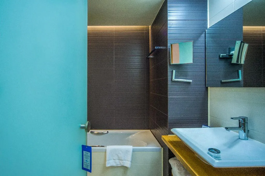 TRIPLE STANDARD Room, Capsis Hotel Thessaloniki, Halkidiki