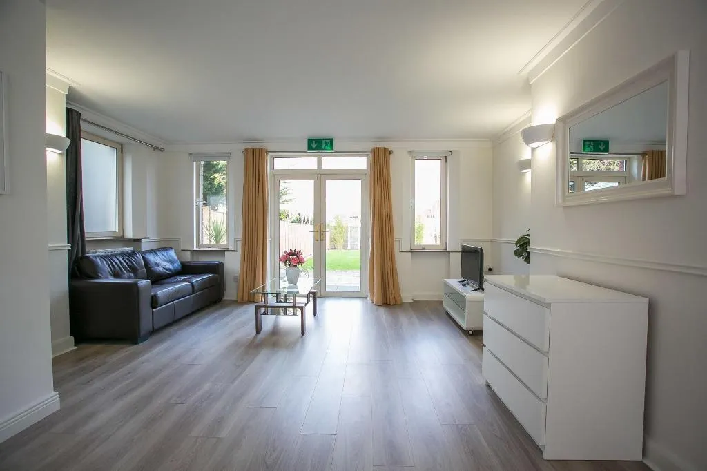 Room, Ballsbridge Townhouse - Merrion Road, Dublin