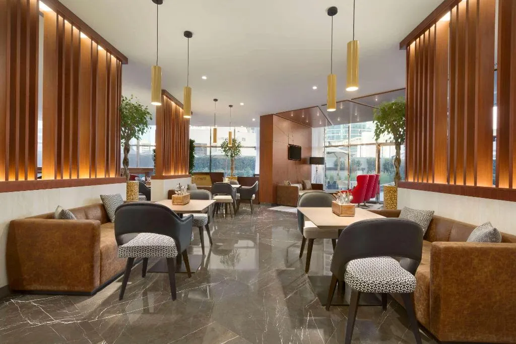 Restaurant, TRYP by Wyndham Dubai, Dubai
