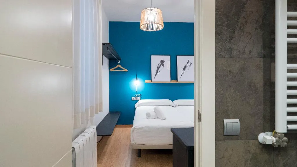 APARTMENT CAPACITY 6 THREE BEDROOM Room, Barcelona Sants Station Apartments, Barcelona