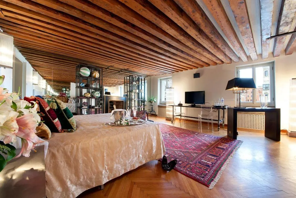 SUITE SUPERIOR WITH VIEWS Room, Palazzetto Pisani, Venice