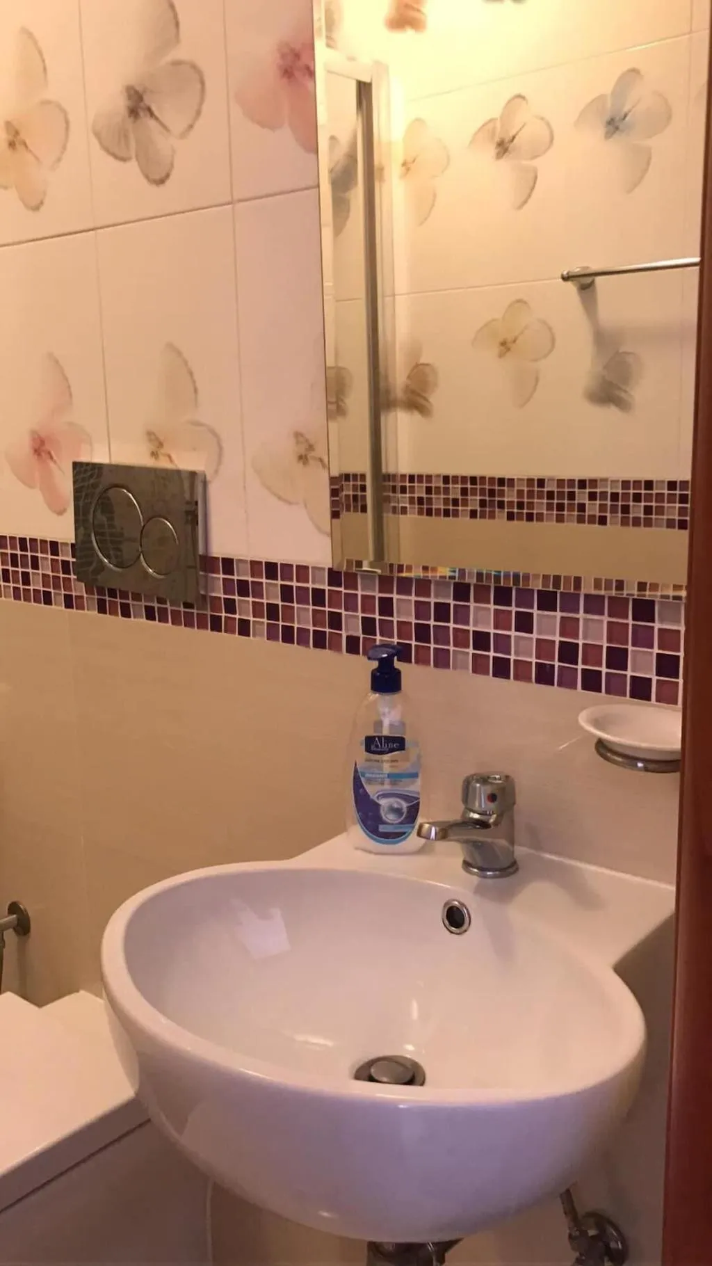 Room, Ave Popolo, Naples