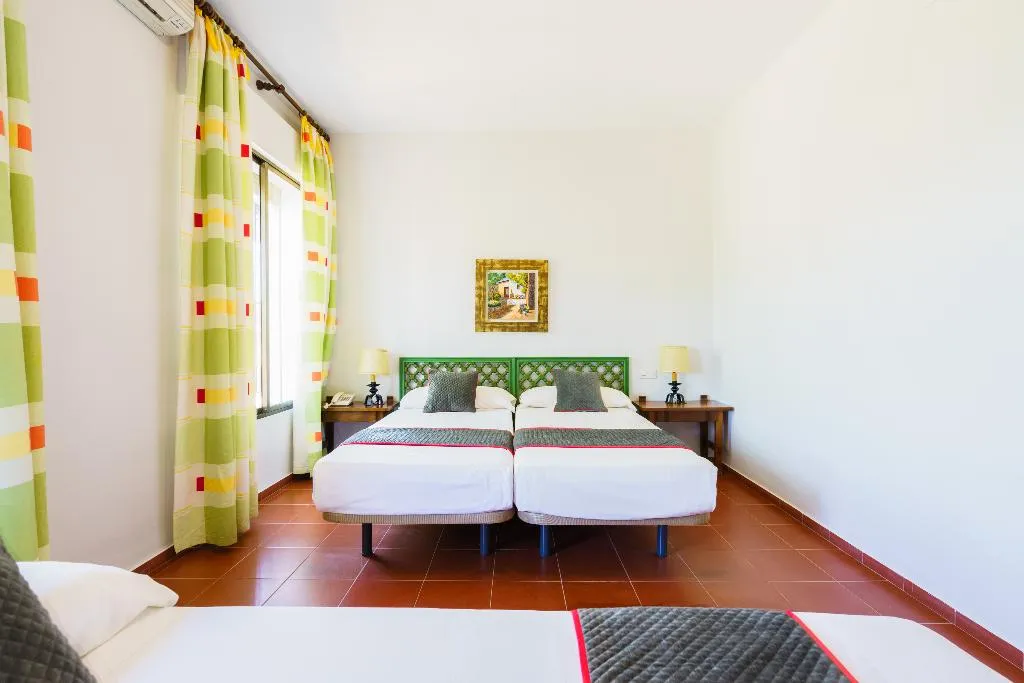 TRIPLE STANDARD Room, Hotel Las Cumbres, Andalucia
