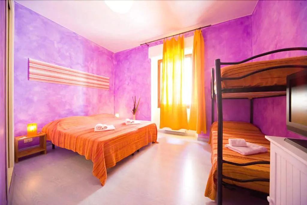 Room, Matlis, Alghero
