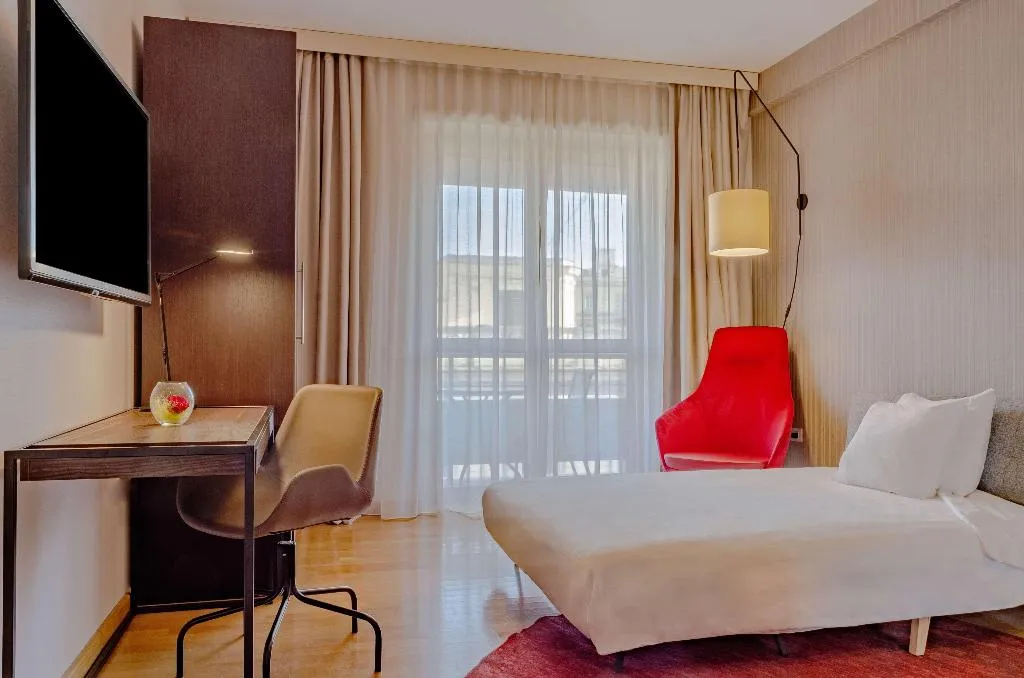 FAMILY ROOM WITH TERRACE Room, NH Collection Roma Giustiniano, Rome