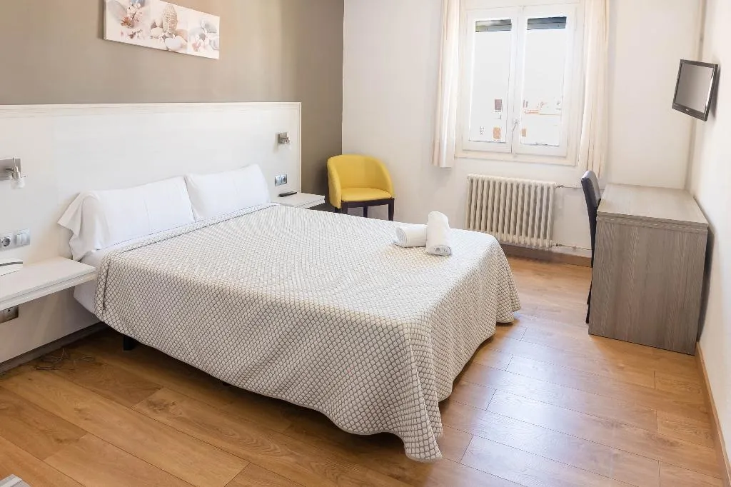 Double or Twin WITHOUT BALCONY Room, Planas, Costa Dorada