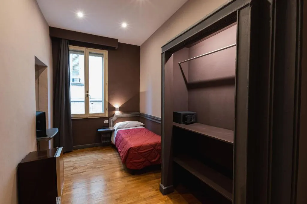 TRIPLE TWO BEDS Room, Unicorno, Florence