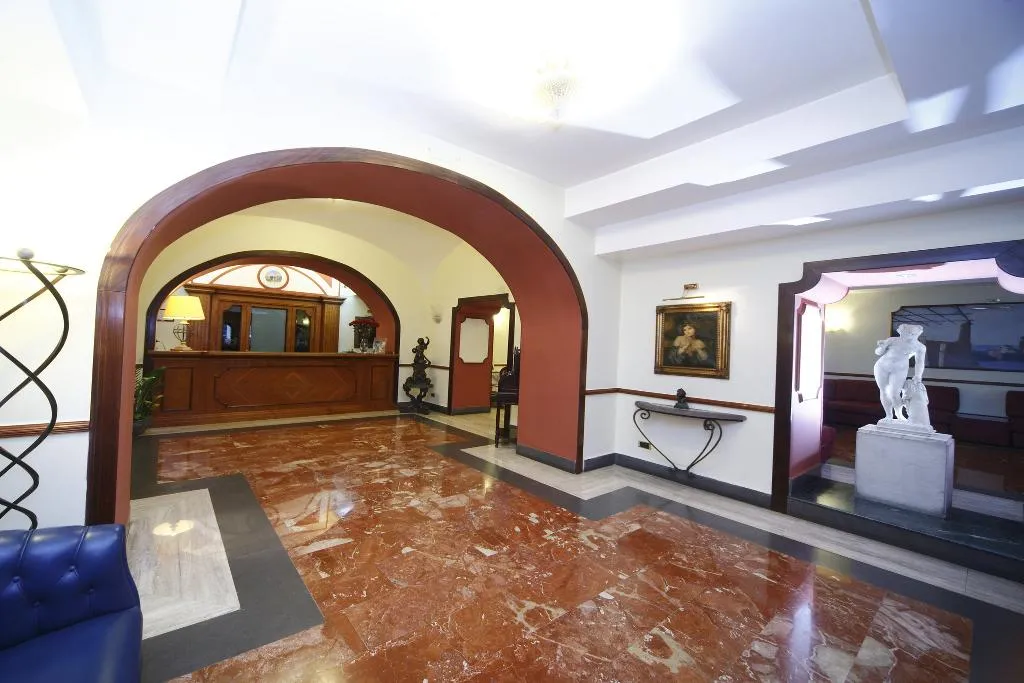 Lobby, La Pace, Naples