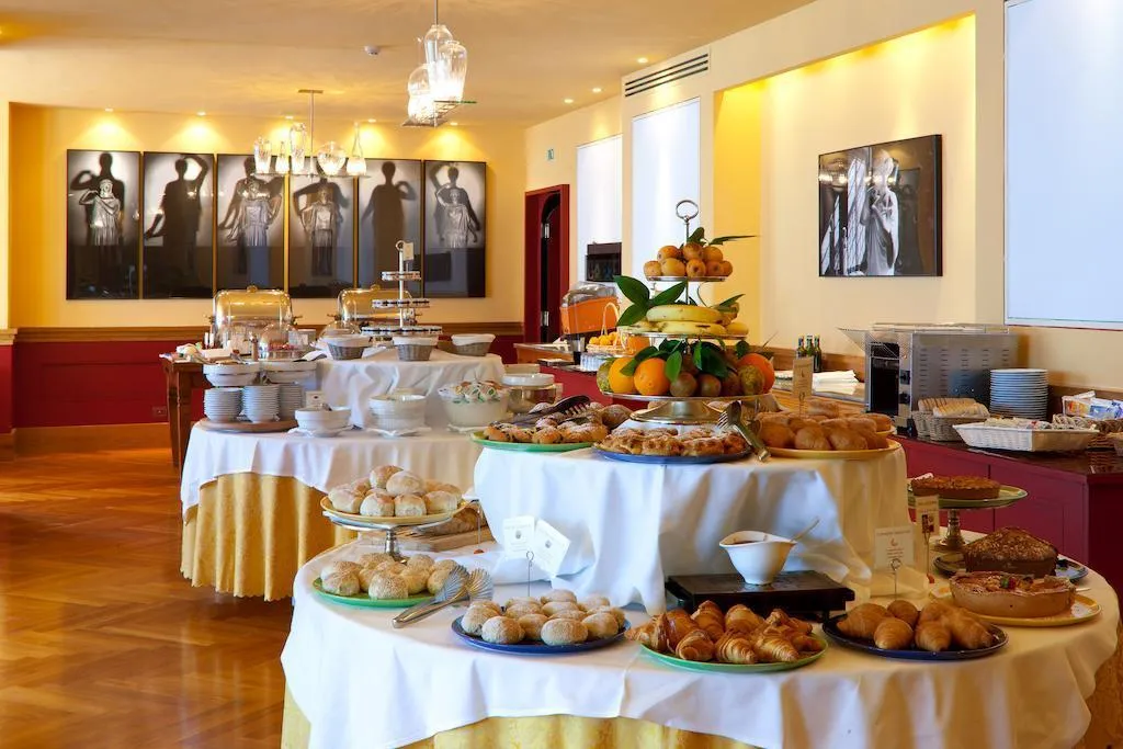 Restaurant, Bellevue Syrene, Naples