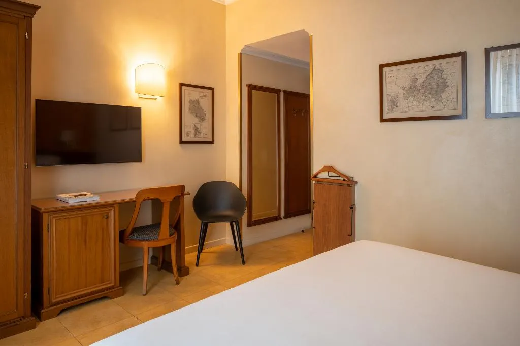 DOUBLE CLASSIC DOUBLE BED Room, UNA HOTELS Galles Milano, Milan