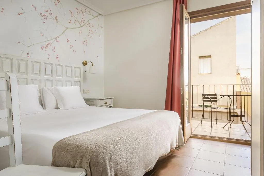 DOUBLE SINGLE USE WITH DOUBLE BED Room, YIT Puerta Bisagra, Madrid