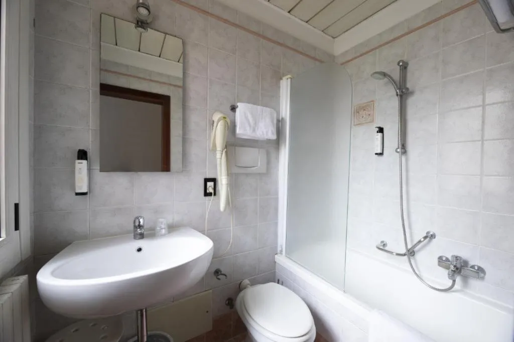 SINGLE STANDARD Room, Vienna, Venice