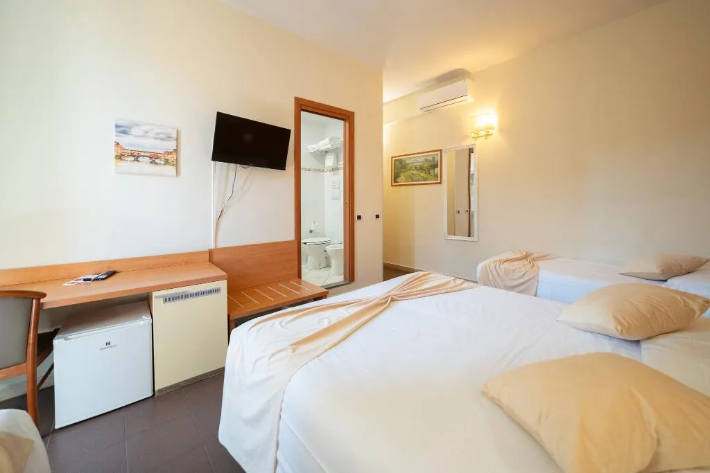 QUADRUPLE STANDARD Room, Angelica, Florence