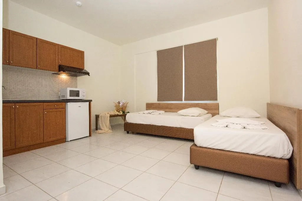 APARTMENT CAPACITY 4 ONE BEDROOM Room, Niriedes-Dionyssos Village, Crete