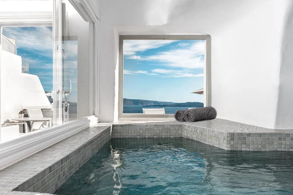 SUITE WITH JACUZZI Room, Caldera Premium Villas, Santorini