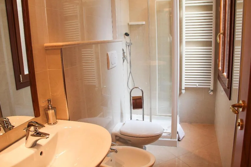 Room, Angeles Inn, Venice