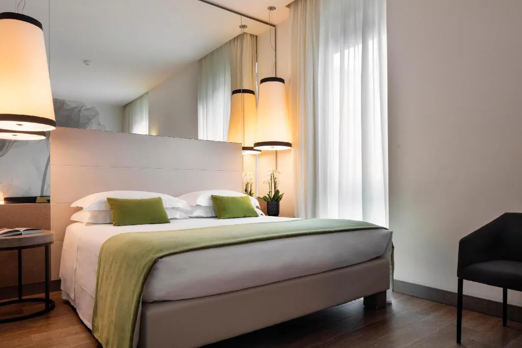 JUNIOR SUITE STANDARD Room, Starhotels E.c.ho. Milano, Milan