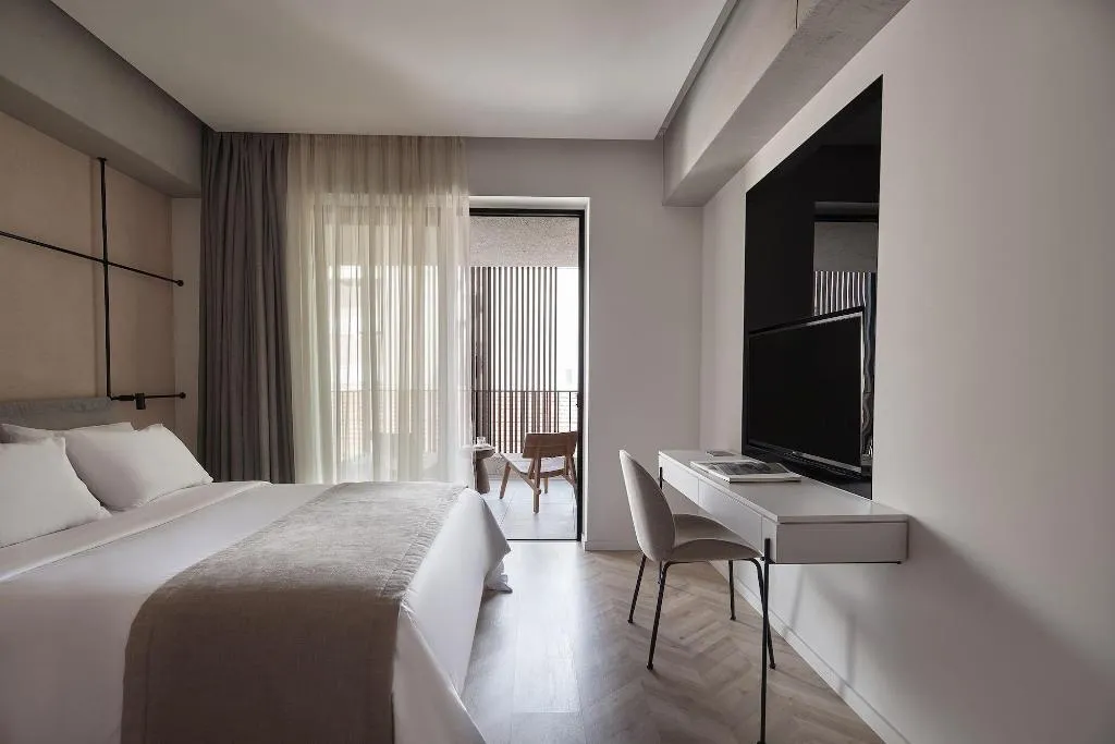 Room, Newel Psychiko, Athens