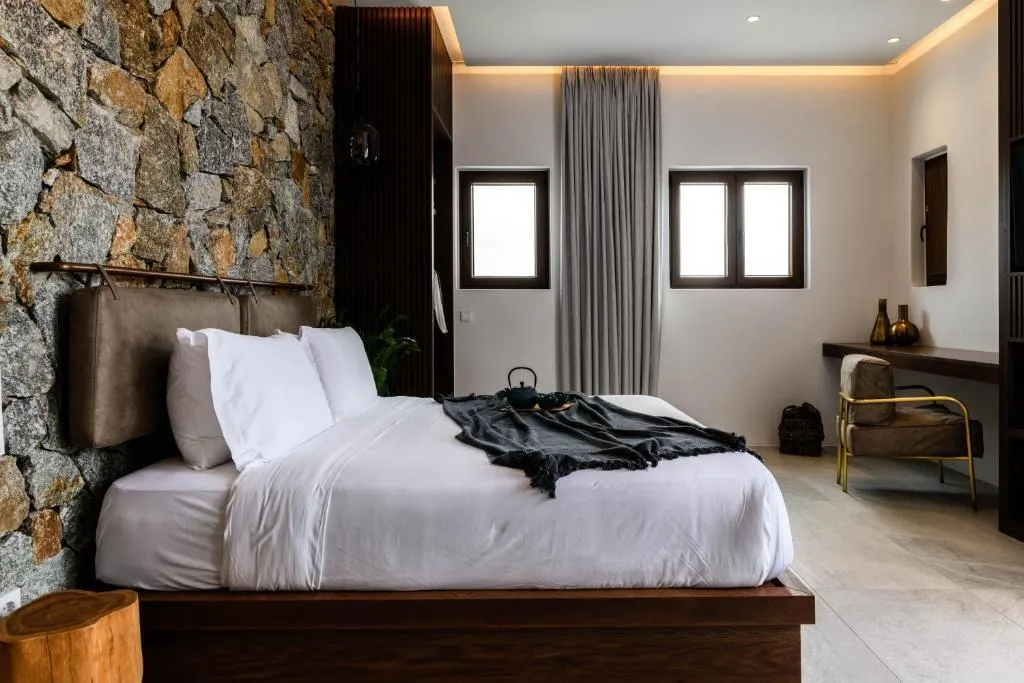 DOUBLE DELUXE WITH BALCONY Room, Charisma Hotel And Wellness Suites, Mykonos