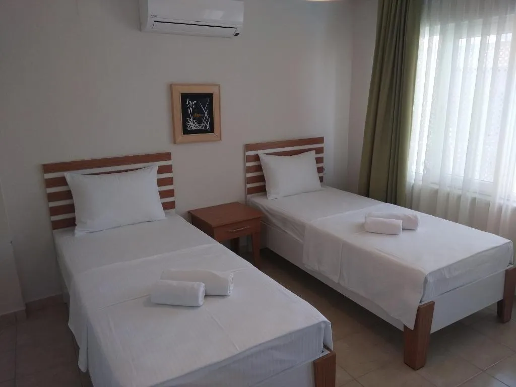 Room, Grandma's Garden, Dalaman