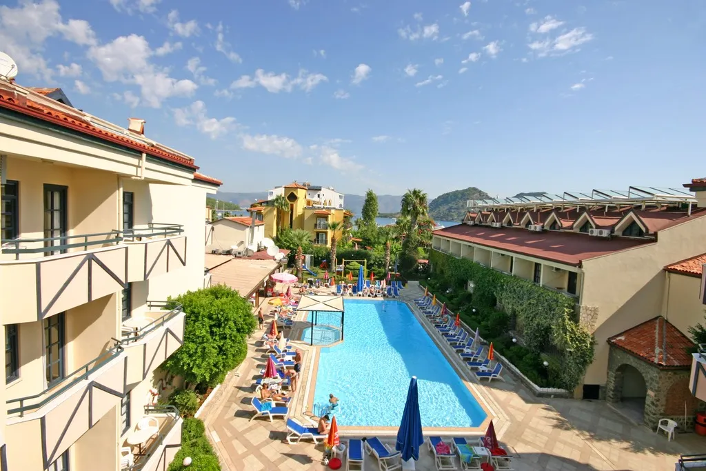 Pool, Prince, Dalaman