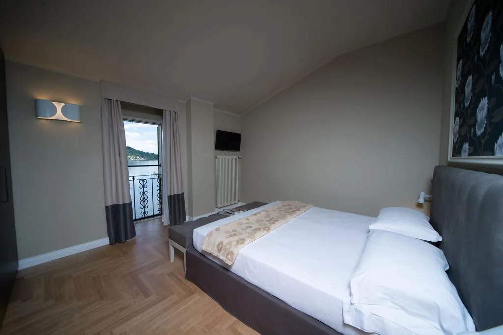 DOUBLE LAKE VIEW Room, Villa Paradiso, Milan