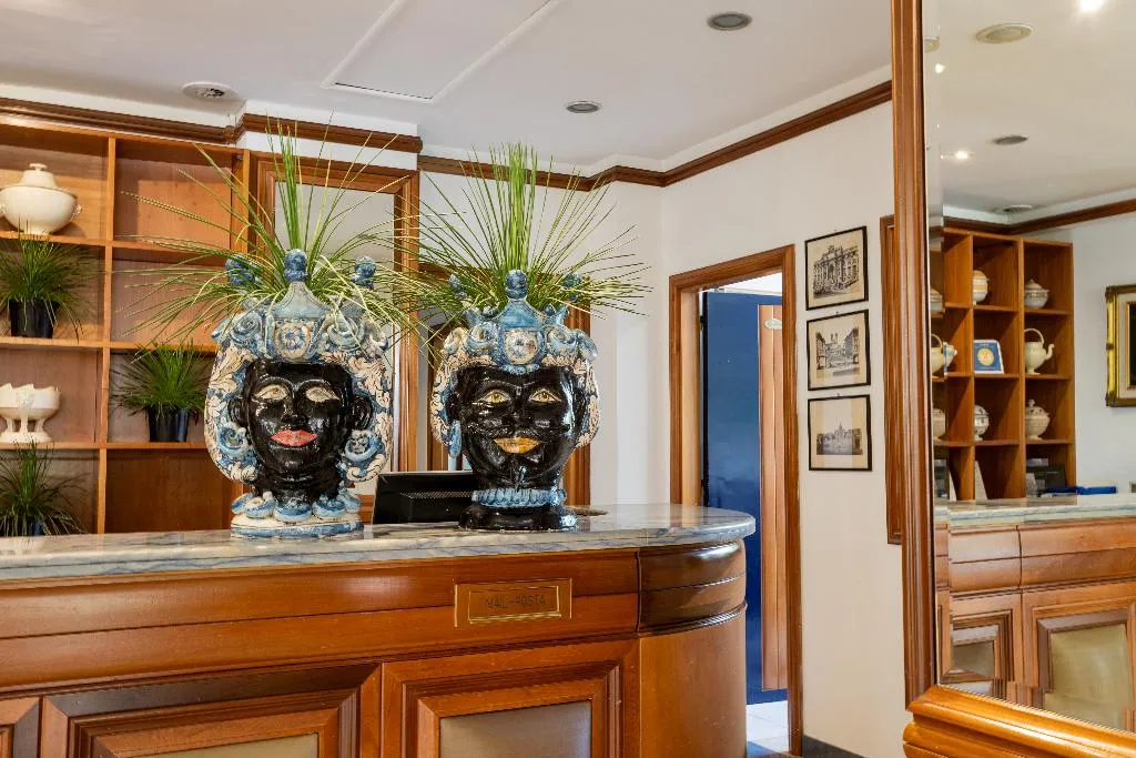Lobby, Grand Hotel Tiberio, Rome