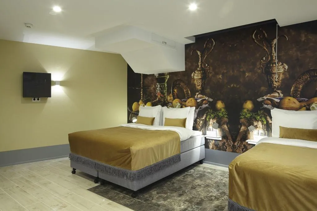 DOUBLE TWO DOUBLE BEDS Room, The Muse Amsterdam, Amsterdam