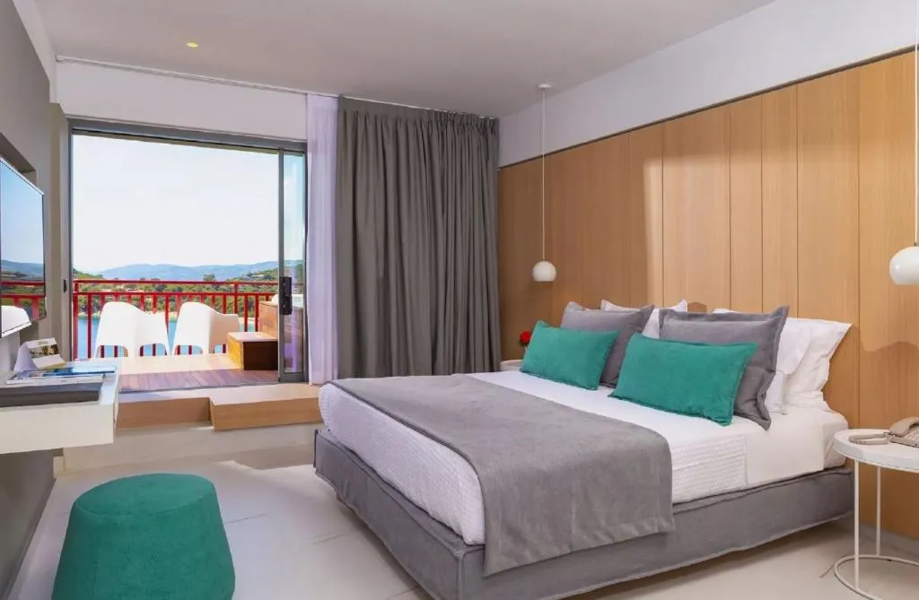 SUITE WITH JACUZZI Room, Skiathos Palace, Skiathos