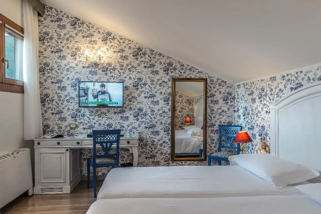 Double or Twin STANDARD Room, La Fenice et des Artistes, Venice
