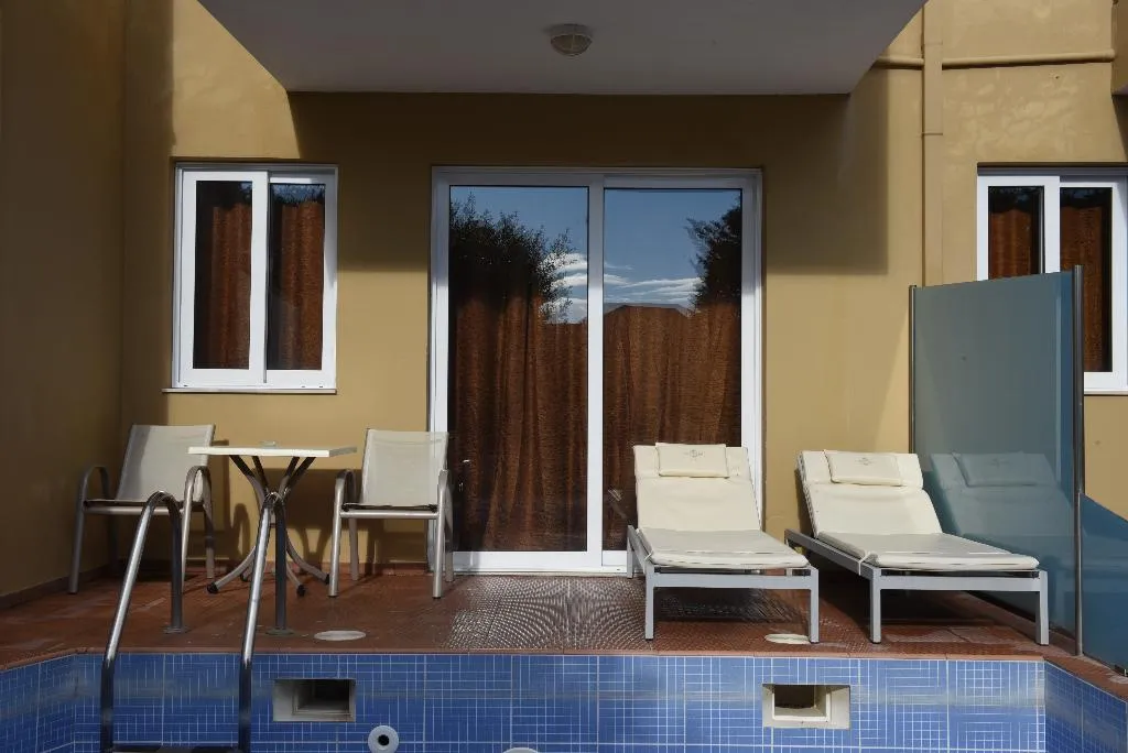 SUITE WITH PRIVATE POOL Room, RG Village Crete, Crete