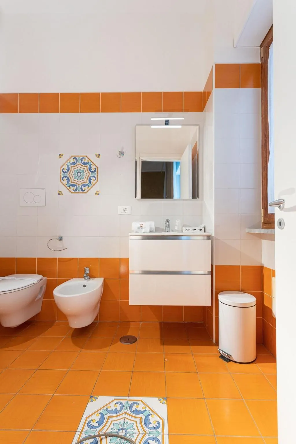 Room, The Reef, Naples