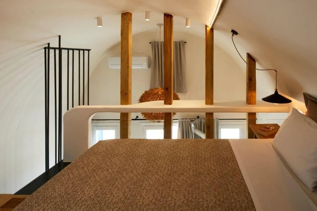 SUITE DELUXE QUEEN BED Room, Hermes, Santorini