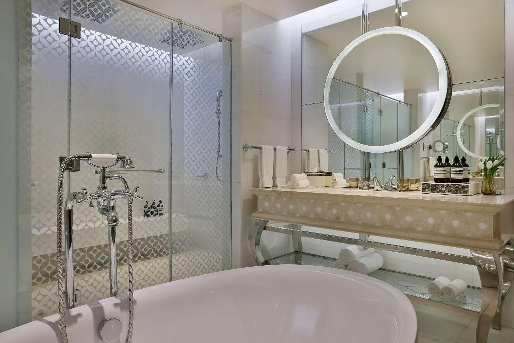 SUITE CLUB Room, Waldorf Astoria Dubai Palm Jumeirah, Dubai