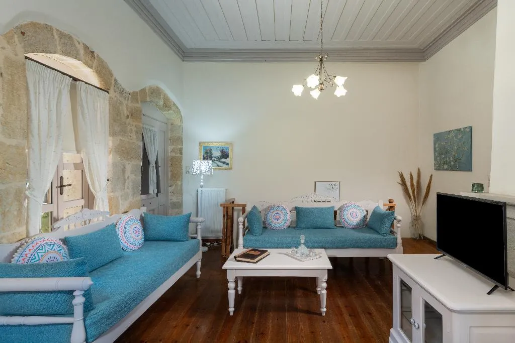 SUITE STANDARD Room, Arhontiko Archanes Suites, Crete