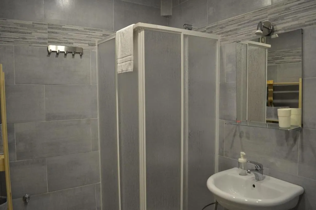 Room, Bassetto 013, Naples