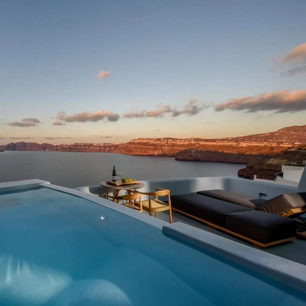 Sports and Entertainment, Avatar Suites, Santorini