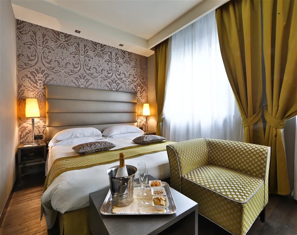 JUNIOR SUITE STANDARD Room, Hotel Mozart, Milan