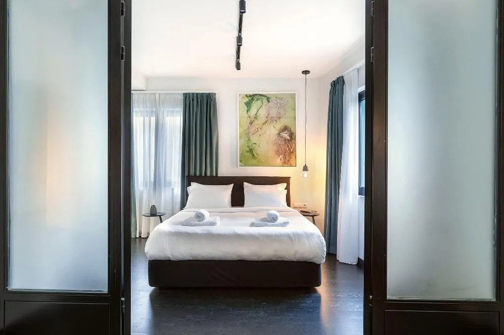 Room, Nin&Bau Sarri 2, Athens