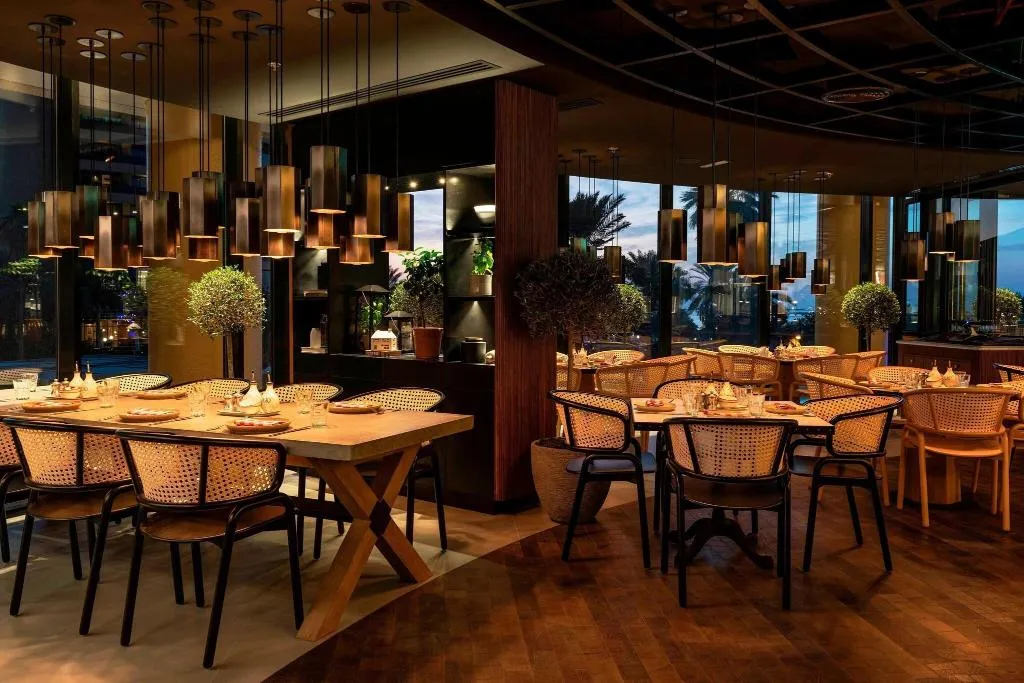 Restaurant, Le Royal Meridien Beach Resort and Spa, Dubai