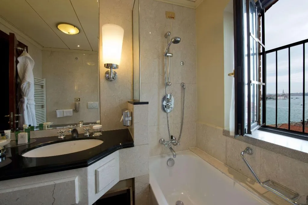 Room, Hilton Molino Stucky Venice, Venice