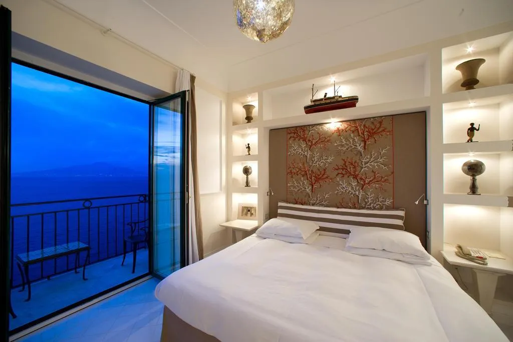 Room, Bellevue Syrene, Naples