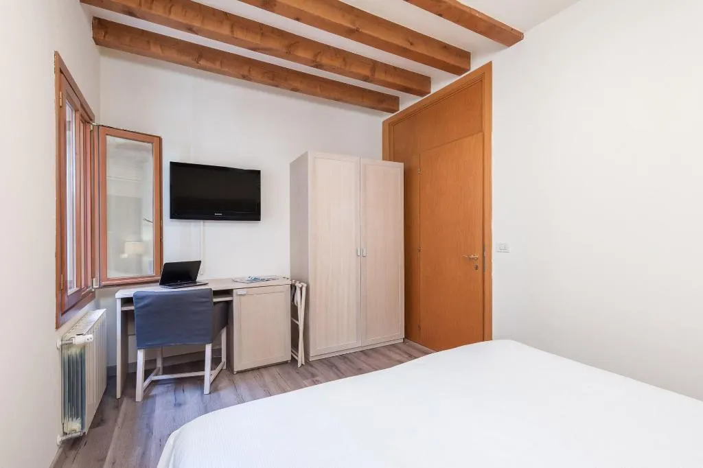 Room, B&B Casanova ai Tolentini, Venice