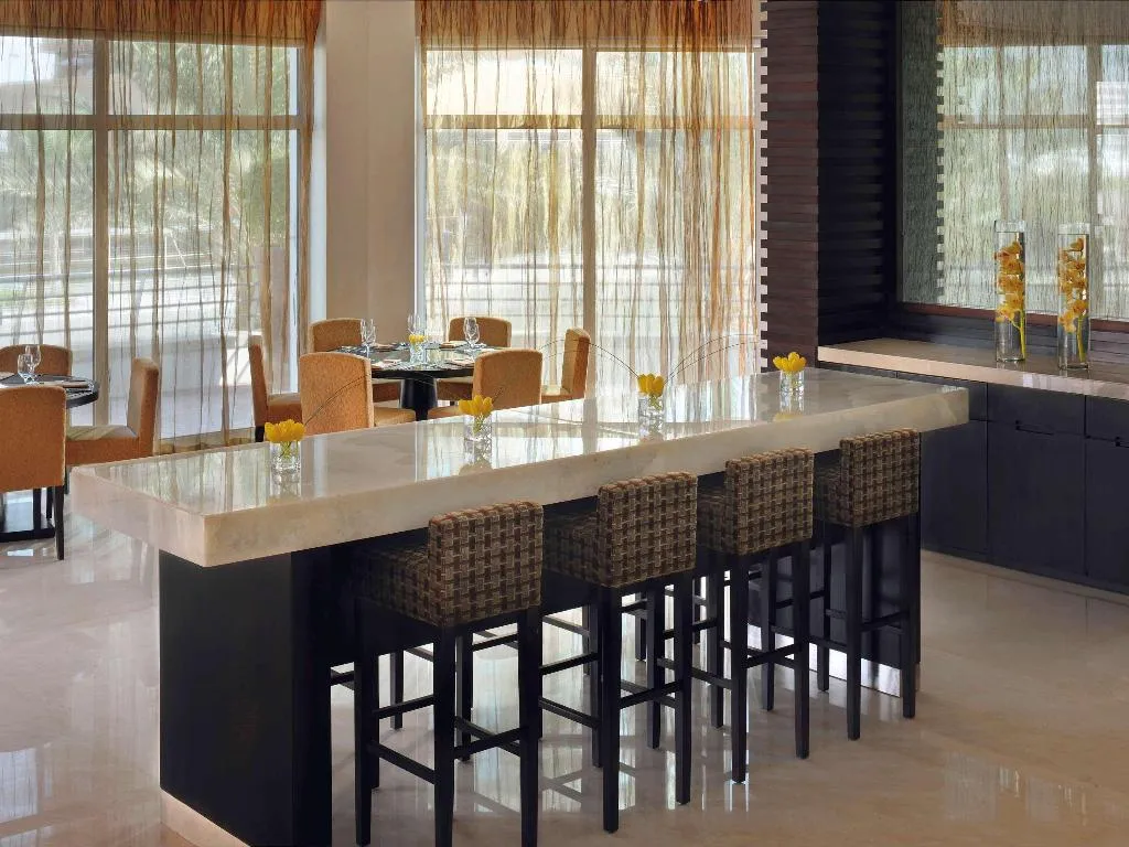 Restaurant, Movenpick Hotel Jumeirah Lakes Towers, Dubai